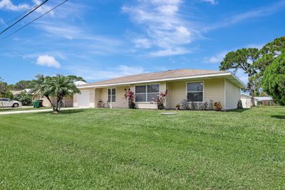 2573 Se Mariposa Avenue, House other with 3 bedrooms, 2 bathrooms and null parking in Port St Lucie FL | Image 1