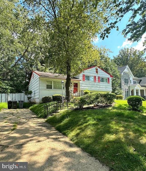 909 Cottage St Sw, VIENNA, VA, 22180-6546 | Card Image