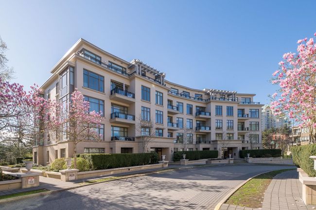 401 - 540 Waters Edge Crescent, Condo with 2 bedrooms, 2 bathrooms and 1 parking in West Vancouver BC | Image 1