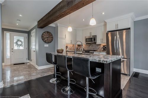 3-447 Woodview Rd, Burlington, ON, L7N2Z9 | Card Image