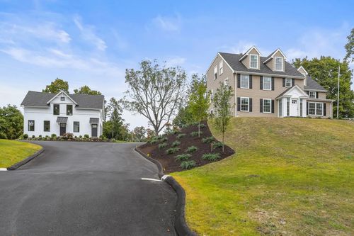 h-49 Daniels Farm Rd, Trumbull, CT, 06611-3905 | Card Image