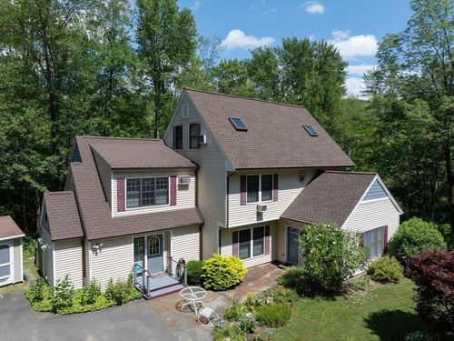 123 Maplewood Cir, Amherst, MA, 01002-1840 | Card Image