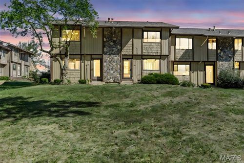 2801-2801 Savoy Dr, Lake St Louis, MO, 63367-1108 | Card Image