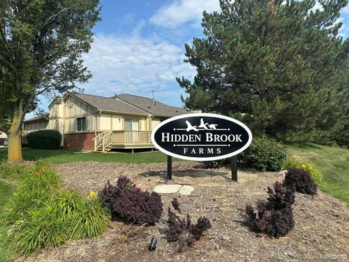 18496 Valleybrook Ln, Clinton Township, MI, 48038-5233 | Card Image