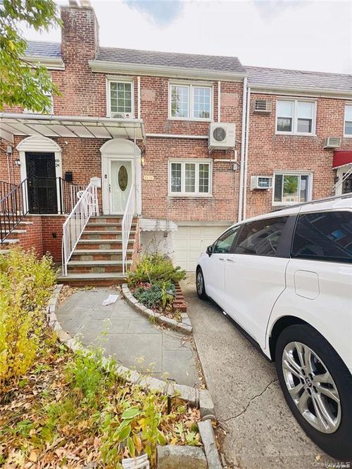 69-22 198th St, Fresh Meadows, NY, 11365-4020 | Card Image