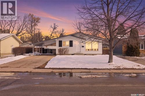 335 Avondale Rd, Saskatoon, SK, S7H5B4 | Card Image