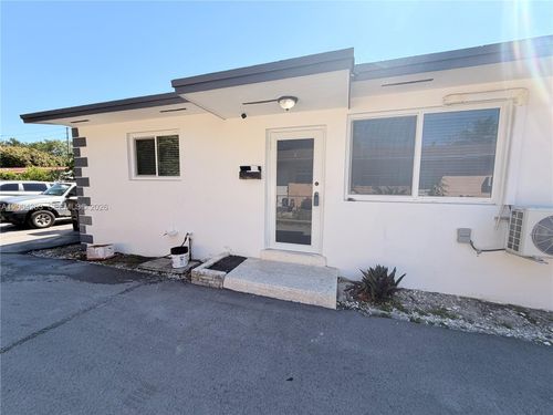 97-95-97 Ne 168th St, North Miami Beach, FL, 33162 | Card Image
