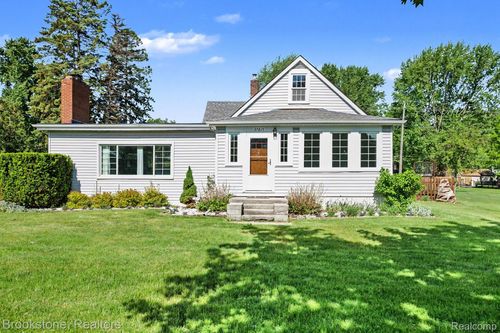 37815 Pineridge St, Harrison Township, MI, 48045-3486 | Card Image