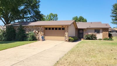 102 Briarcrest Court, Home with 2 bedrooms, 2 bathrooms and null parking in Jonesboro AR | Image 1