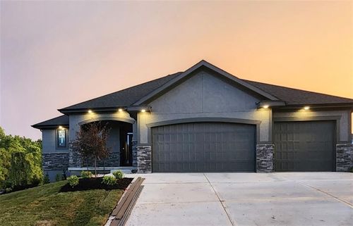 2704 Ne Amanda Ln, Blue Springs, MO, 64029-7891 | Card Image