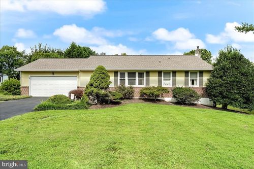 106 Den Rd, LINCOLN UNIVERSITY, PA, 19352-1219 | Card Image