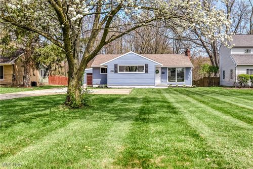 5679 Wilson Mills Rd, Mayfield, OH, 44143-3208 | Card Image