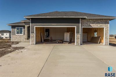 815 Yuzina Ave, House other with 6 bedrooms, 2 bathrooms and null parking in Harrisburg SD | Image 1