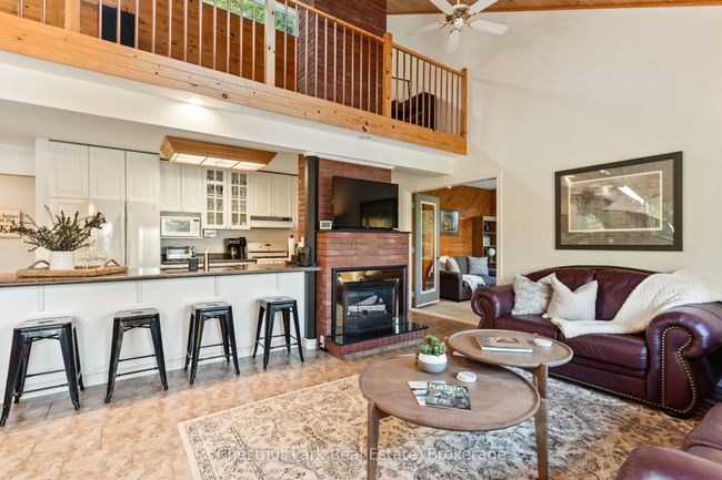 293 W Diamond Lake Rd, House other with 3 bedrooms, 2 bathrooms and 4 parking in Highland Grove ON | Image 25