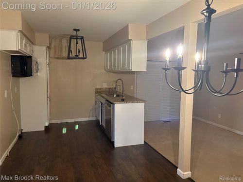 32246 Oakview Dr, Warren, MI, 48092-1021 | Card Image