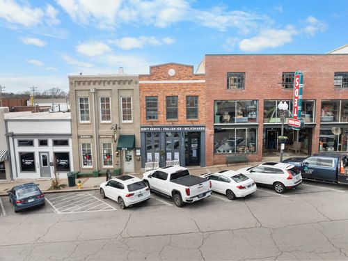812 S Main St, Columbia, TN, 38401-3308 | Card Image