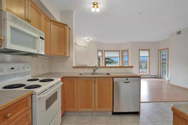 212 - 5300 48 St, Condo with 1 bedrooms, 2 bathrooms and 1 parking in Red Deer AB | Image 10