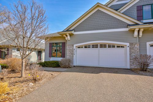 8115 Xerxes Cir, Bloomington, MN, 55431-3800 | Card Image