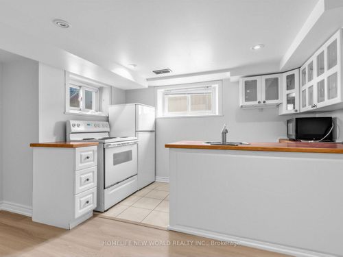 lower-41 Binswood Avenue, East York, ON, M4C3N6 | Card Image