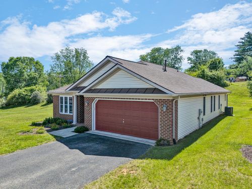 4530 Colonial Place Dr, Roanoke, VA, 24018-3936 | Card Image