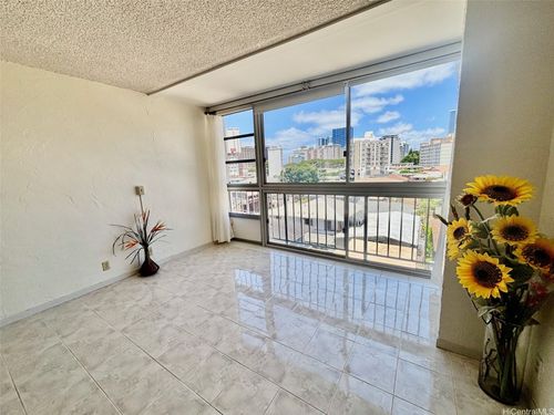 apt-406-1717 Citron St, Honolulu, HI, 96826-2517 | Card Image