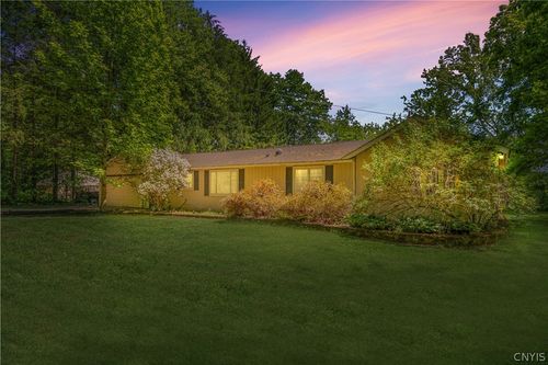6 Snogles Ln, Lysander, NY, 13027-8631 | Card Image