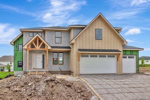 2700 Ne Crestview St, Blue Springs, MO, 64029-8471 | Card Image