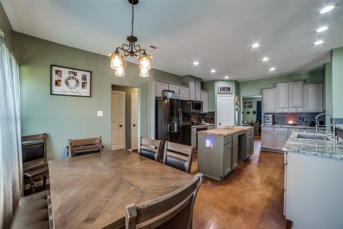 2259 County Road 325, Sabinal, TX, 78881-6913 | Card Image