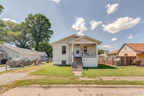 563 N 86th St, East Saint Louis, IL, 62203-2548 | Card Image