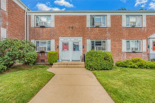 516-227-07 Hillside Ave, Queens Village, NY, 11427-2609 | Card Image