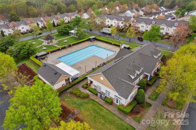 Unit overlooks Pool and Clubhouse | Image 31