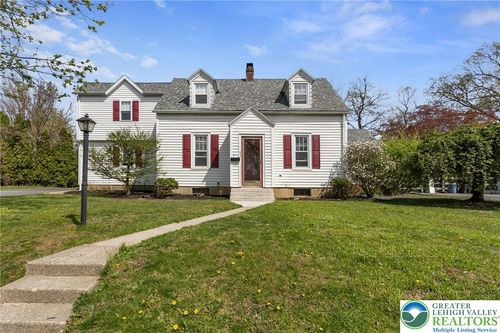 657 Beverly Dr, ALLENTOWN, PA, 18104-4404 | Card Image