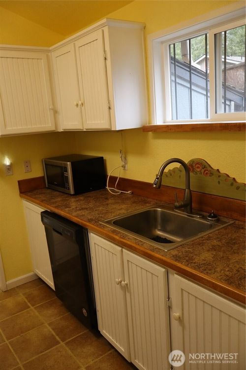 31 E Colvos Pl E, Shelton, WA, 98584-9030 | Card Image