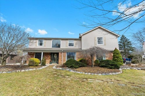 8842 Thorntree Dr, Grosse Ile, MI, 48138-1531 | Card Image