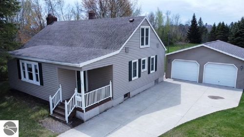 315 W Mill St, Oscoda, MI, 48750-1323 | Card Image