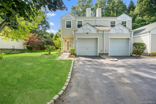40 Quail Court, Brookhaven, NY, 11949 | Card Image