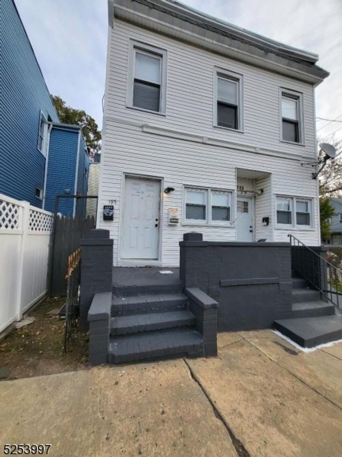 195 Reynolds St, Orange, NJ, 07050-3218 | Card Image