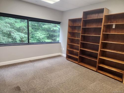 370-380-100 Dutch Hill Rd, Orangeburg, NY, 10962-2197 | Card Image