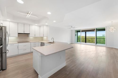 403-425 Cove Tower Dr, NAPLES, FL, 34110-6504 | Card Image