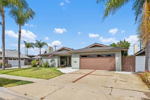 22052 Islander Ln, Huntington Beach, CA, 92646-8321 | Card Image