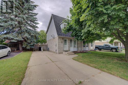 854 Elgin St N, Cambridge, ON, N1R8C2 | Card Image