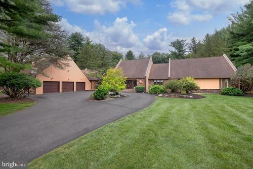 3540 Fox Run Dr, ALLENTOWN, PA, 18103-9208 | Card Image
