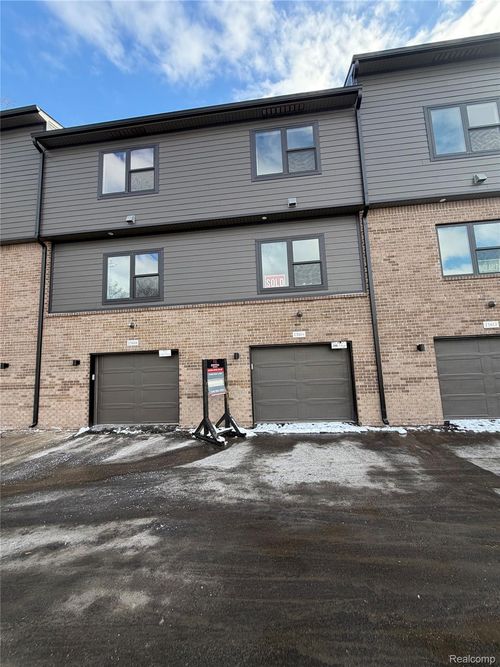 23614 Parkview Ln, Farmington, MI, 48336-3019 | Card Image