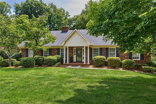 4050 Dresden Dr, Winston-Salem, NC, 27104-1532 | Card Image