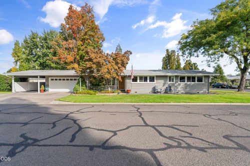 910 Crown Ave, Central Point, OR, 97502-1839 | Card Image