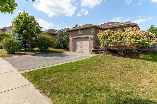 44 Hanmer St E, Barrie, ON, L4M6V1 | Card Image
