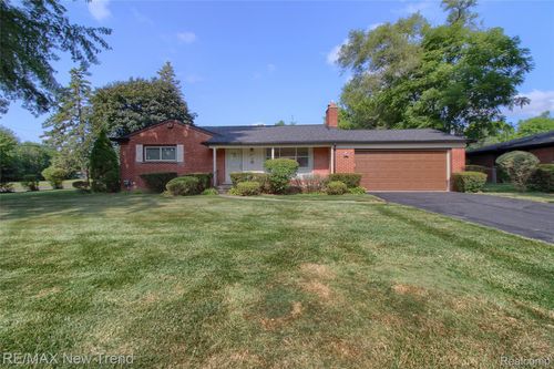 28311 Kirkside Ln, Farmington Hills, MI, 48334-2649 | Card Image