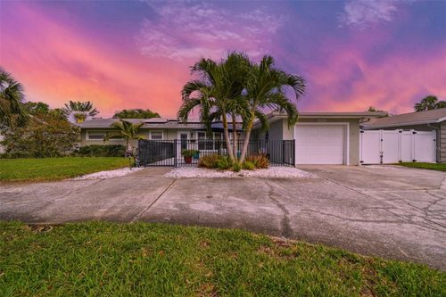 6765 11th Ave N, ST PETERSBURG, FL, 33710-6107 | Card Image