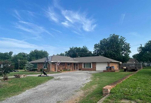 822 E 2nd St, Cushing, OK, 74023-4020 | Card Image