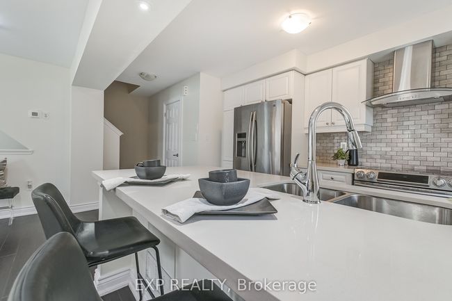979 Nadalin Hts, House attached with 4 bedrooms, 2 bathrooms and 1 parking in Milton ON | Image 16